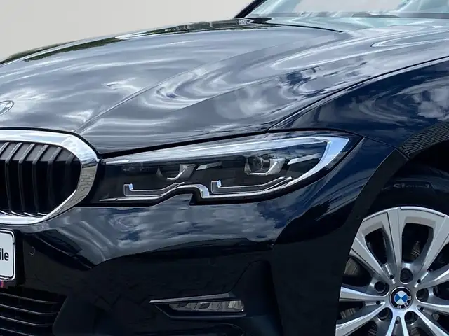 BMW 3 Series view 5