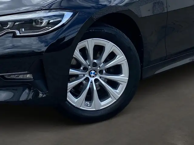 BMW 3 Series view 6