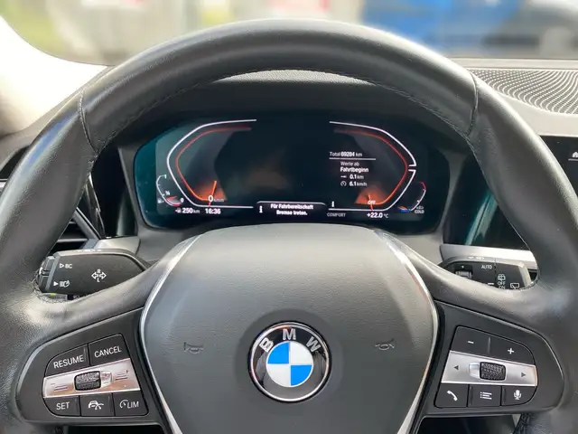 BMW 3 Series view 8