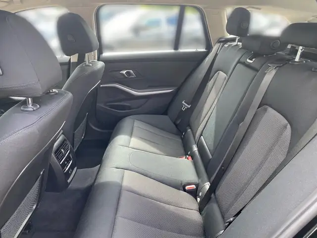 BMW 3 Series view 11