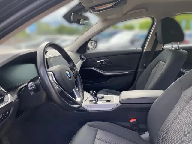 BMW 3 Series view 7