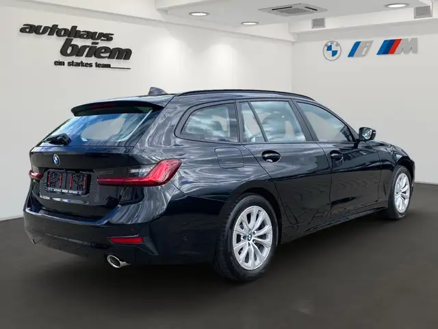 BMW 3 Series view 3