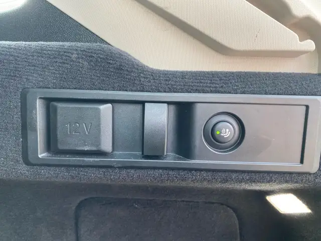 BMW 3 Series view 13