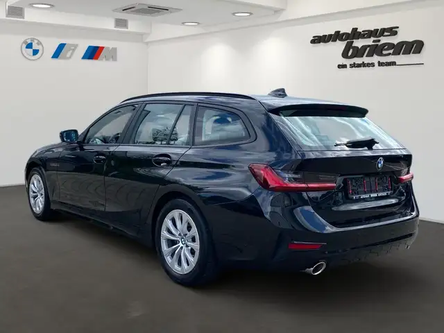BMW 3 Series view 4