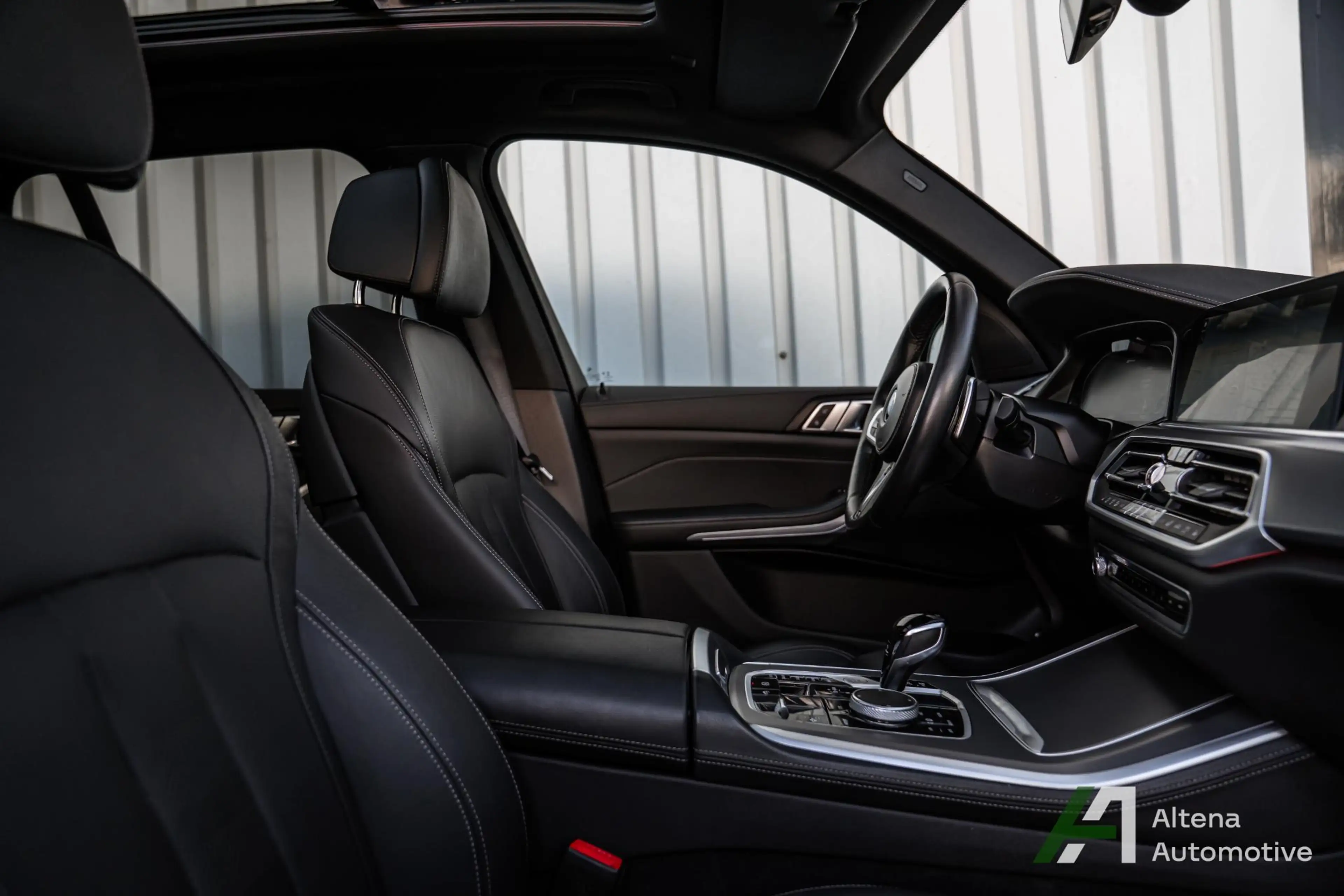 BMW X5 xDrive45e High Executive M-sport, trekhaak, panora — photo 45