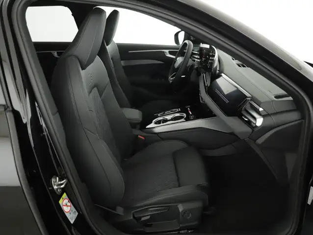 Audi A6 view 11