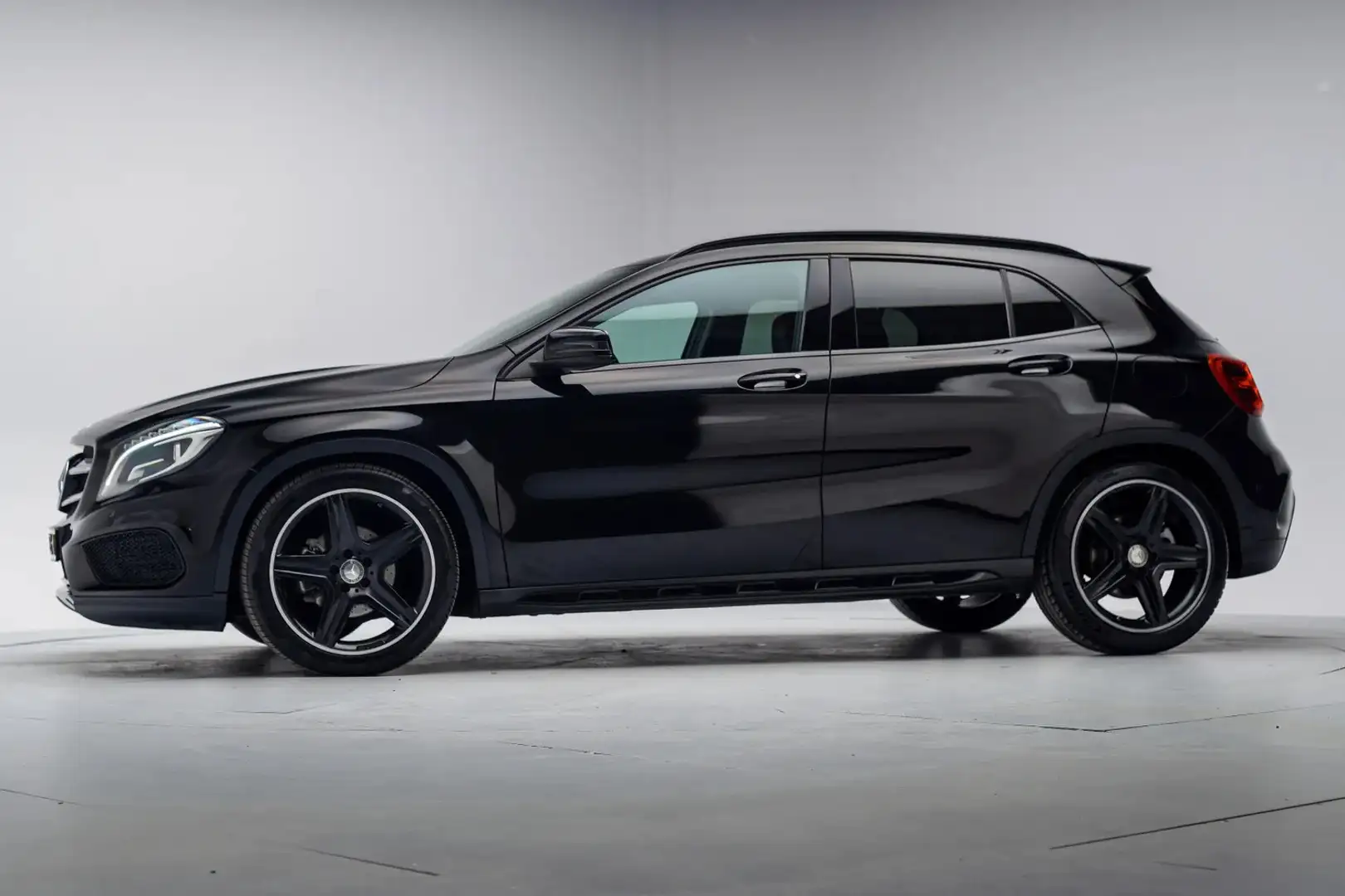 Mercedes-Benz GLA 180 AMG Night Edition Plus [ navi xenon half lederen s Noir - 2