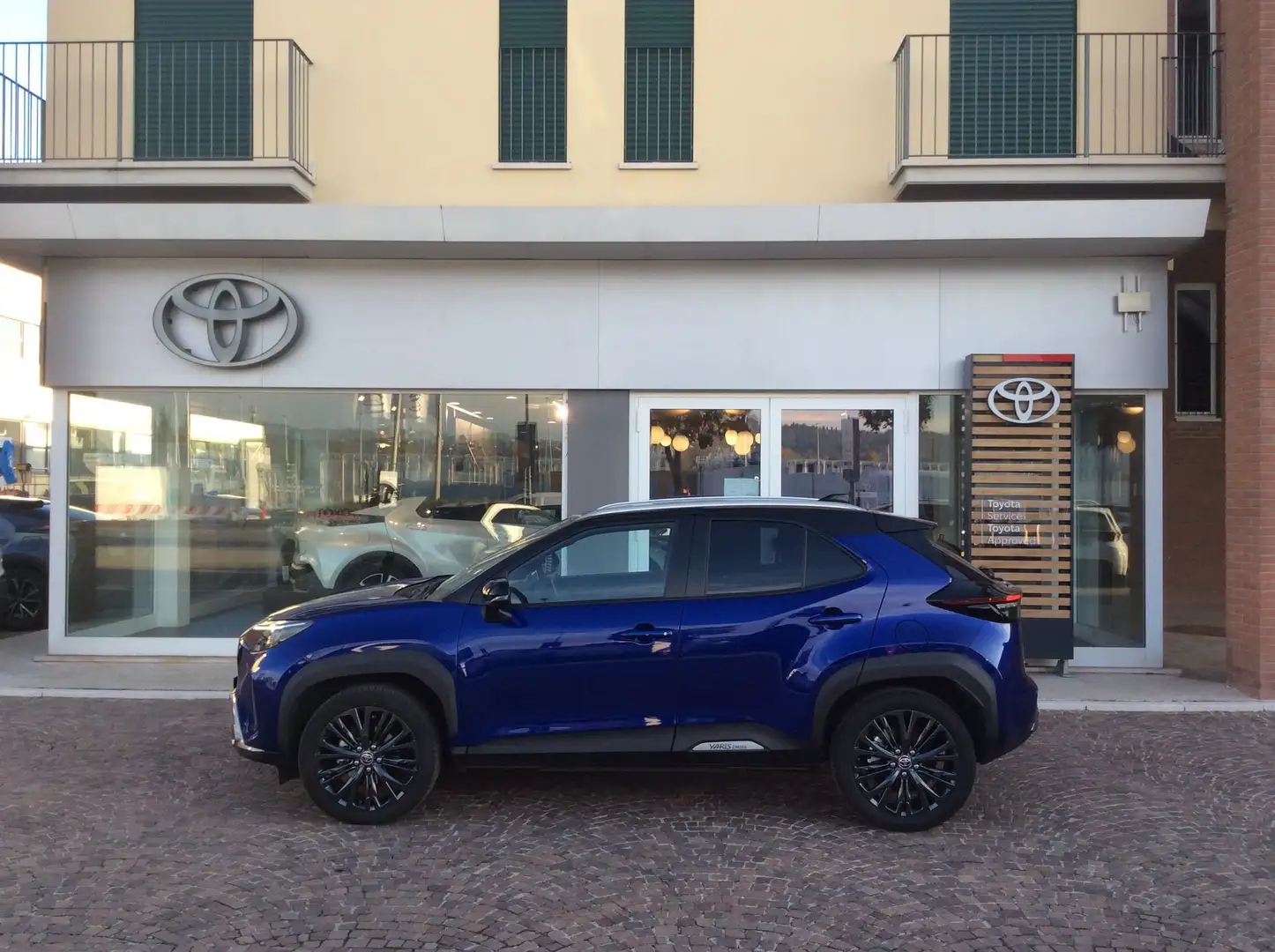 Toyota Yaris Cross Yaris Cross 1.5 Hybrid 5p. E-CVT Adventure Bleu - 2