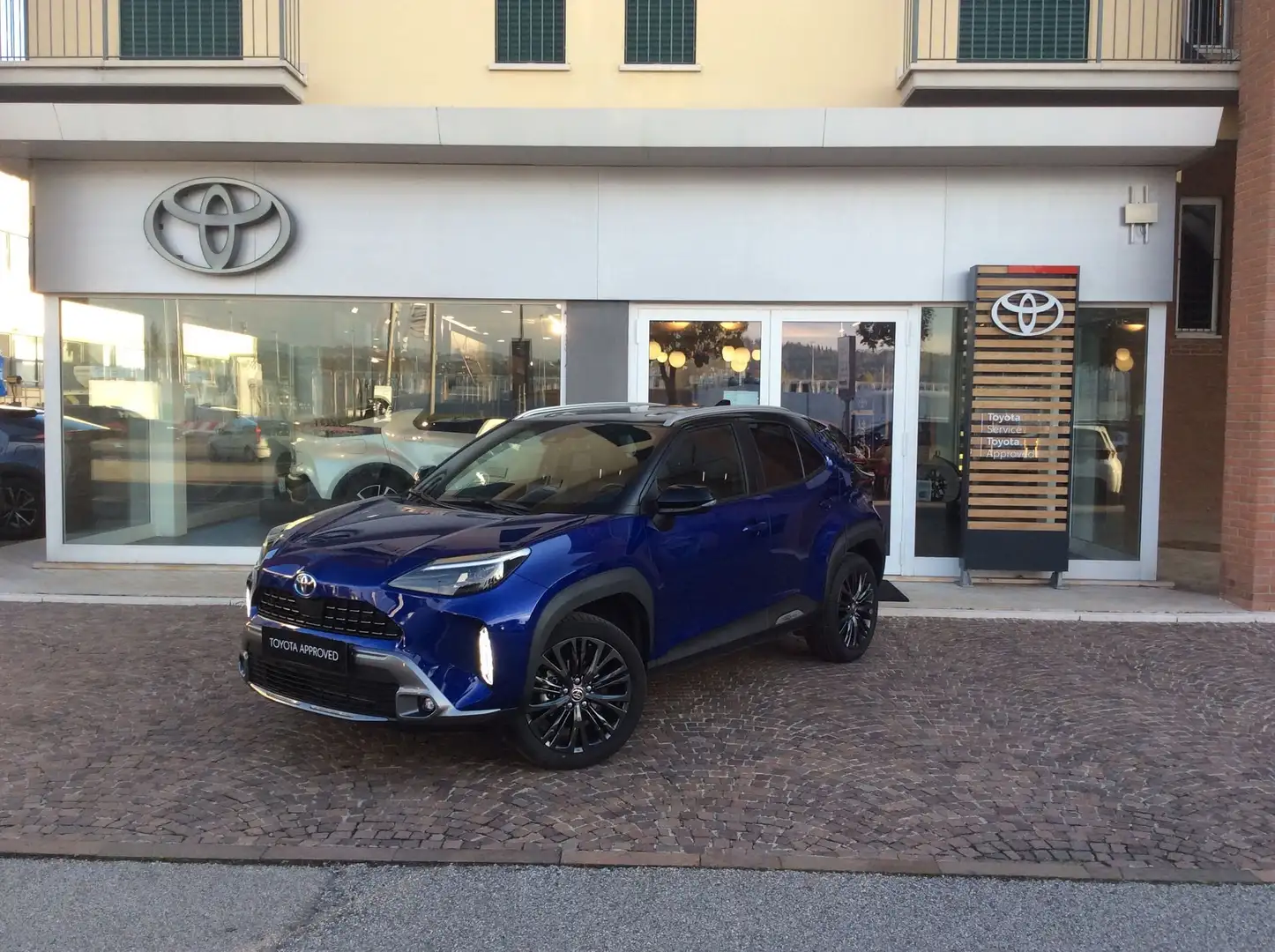 Toyota Yaris Cross Yaris Cross 1.5 Hybrid 5p. E-CVT Adventure Bleu - 1