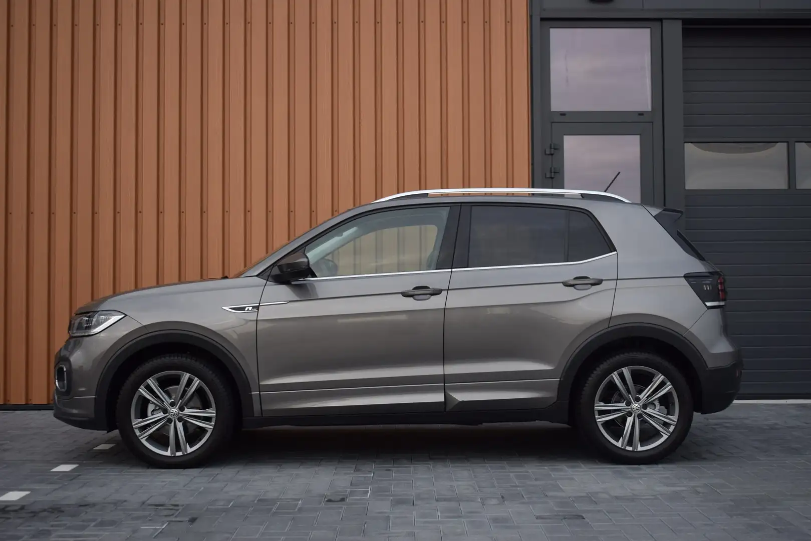Volkswagen T-Cross 1.0 TSI 116pk DSG R-line | Camera | Virtual | Trek Grijs - 2