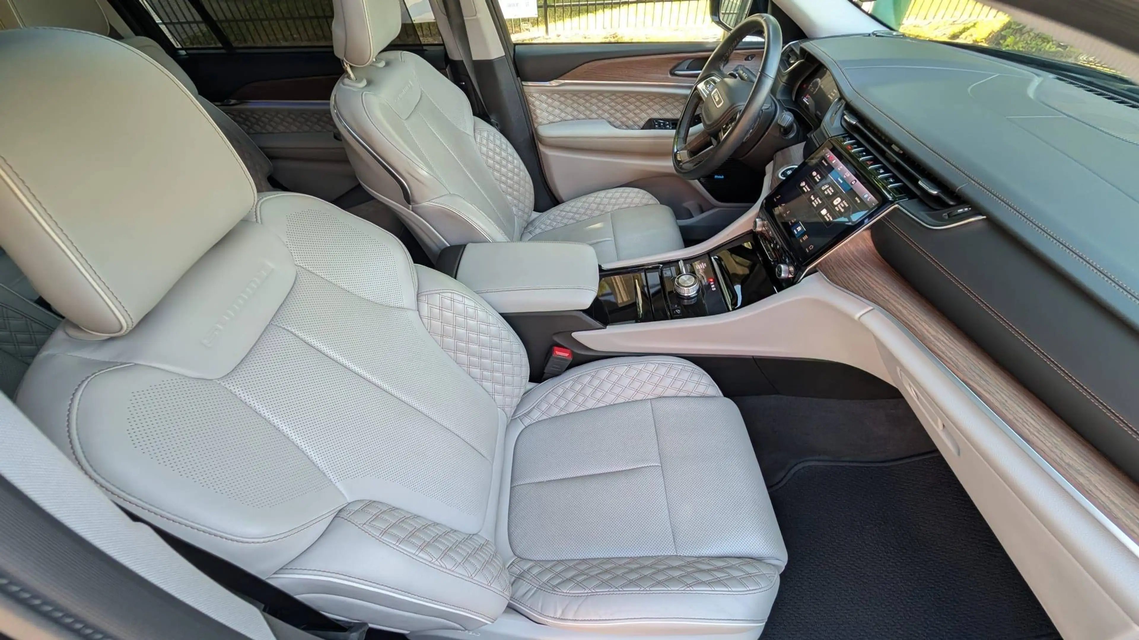 Jeep Grand Cherokee Grand Cherokee L SUMMITT Vollausstattung — photo 12
