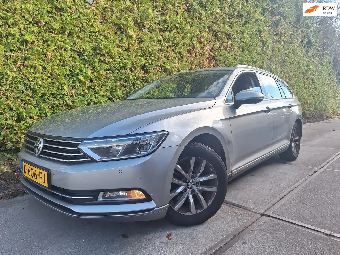 Volkswagen Passat Variant 1.6 TDI Connected Series Plus (motor defect!!!) Gris - 1