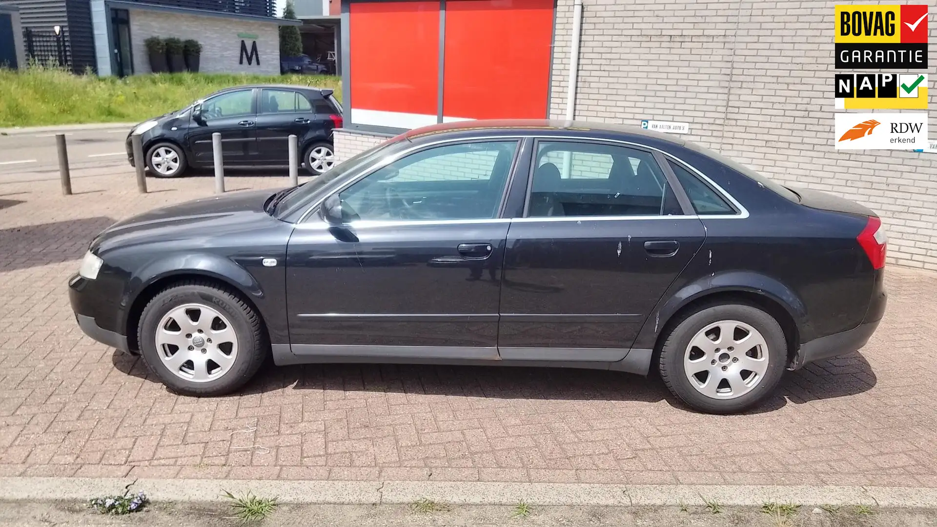 Audi A4 Limousine 2.0 Pro Line Zwart - 1