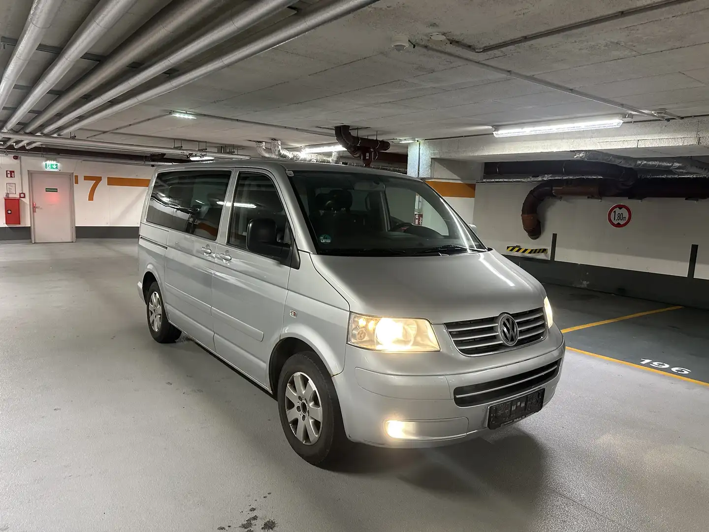 Volkswagen T5 Multivan Comfortline 2,5 TDI Tiptronic D-PF - 1