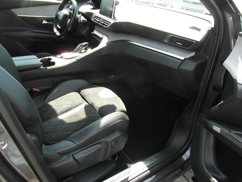 Peugeot 5008 BlueHDi 180 EAT8 GT — photo 11