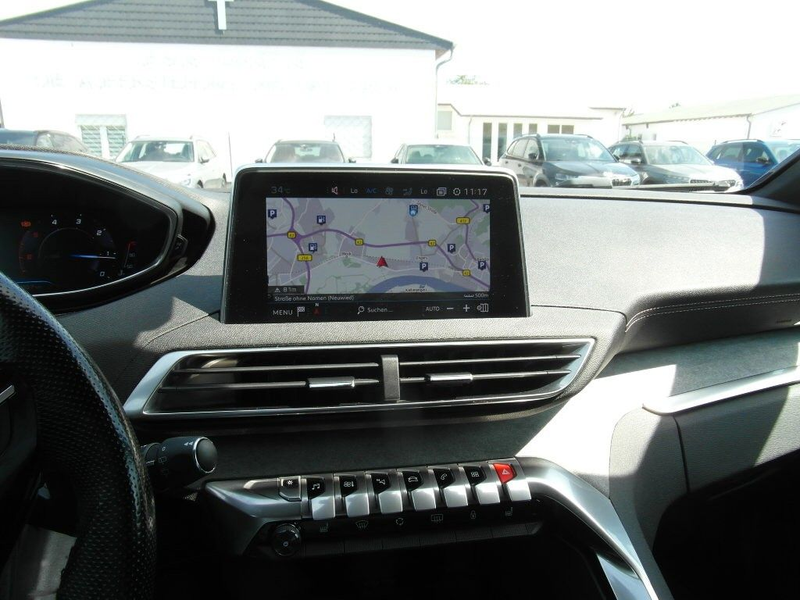 Peugeot 5008 BlueHDi 180 EAT8 GT — photo 15