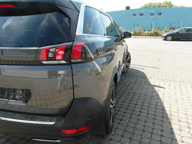 Peugeot 5008 BlueHDi 180 EAT8 GT — photo 4