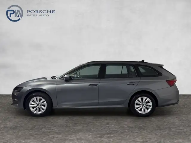 Skoda Octavia view 3