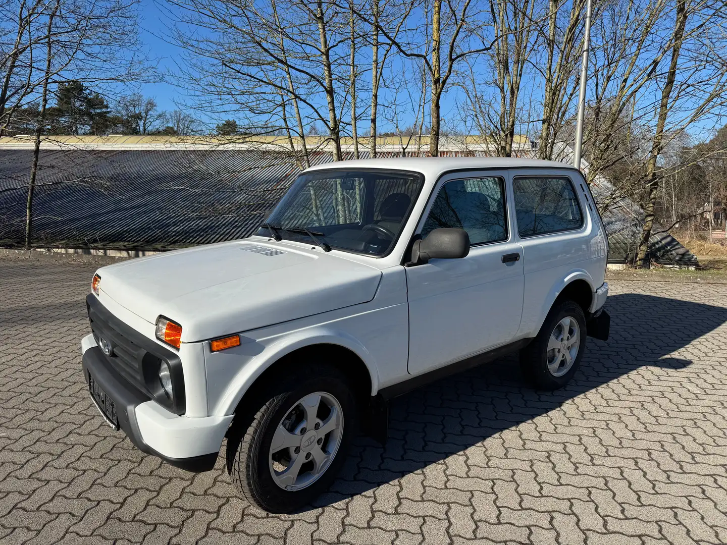Lada Taiga Basis 4x4 Urban Blanco - 2