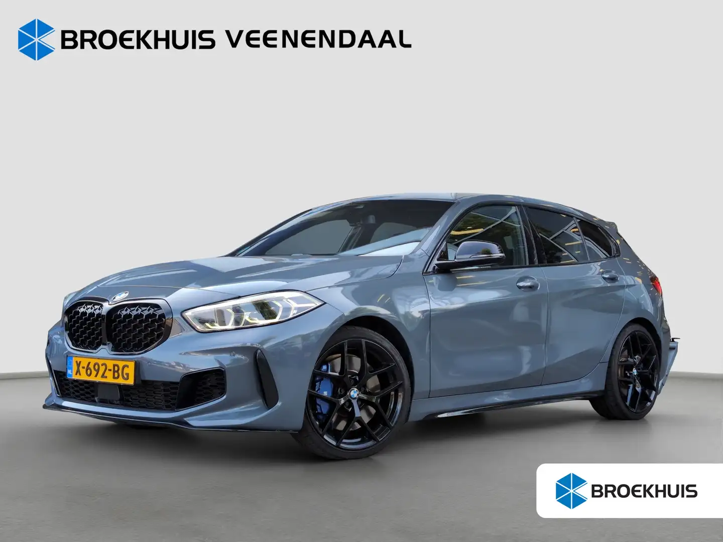 BMW 135 1-serie M135i xDrive High Executive | Schaalstoele Grijs - 1