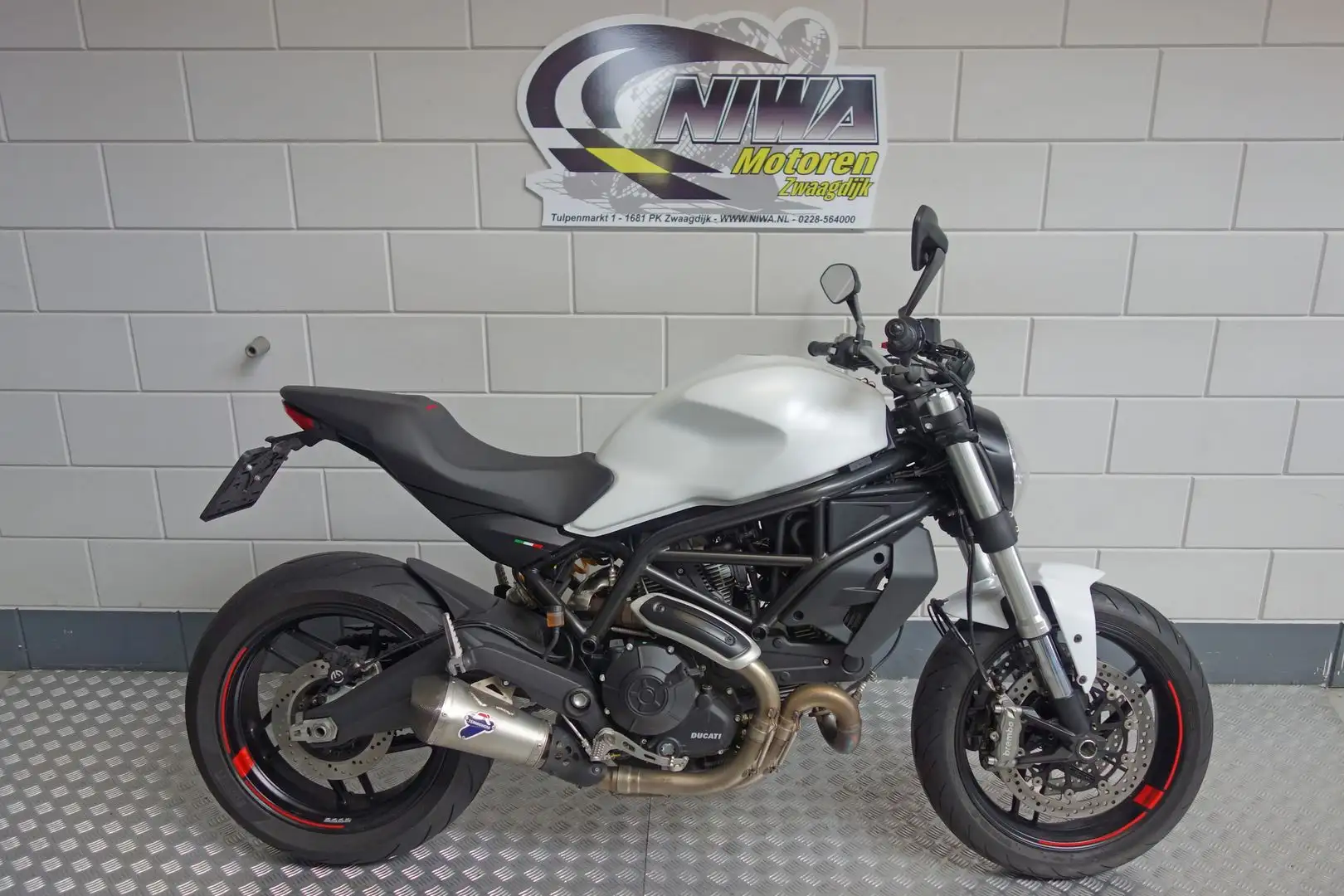 Ducati Monster 797 Wit - 1