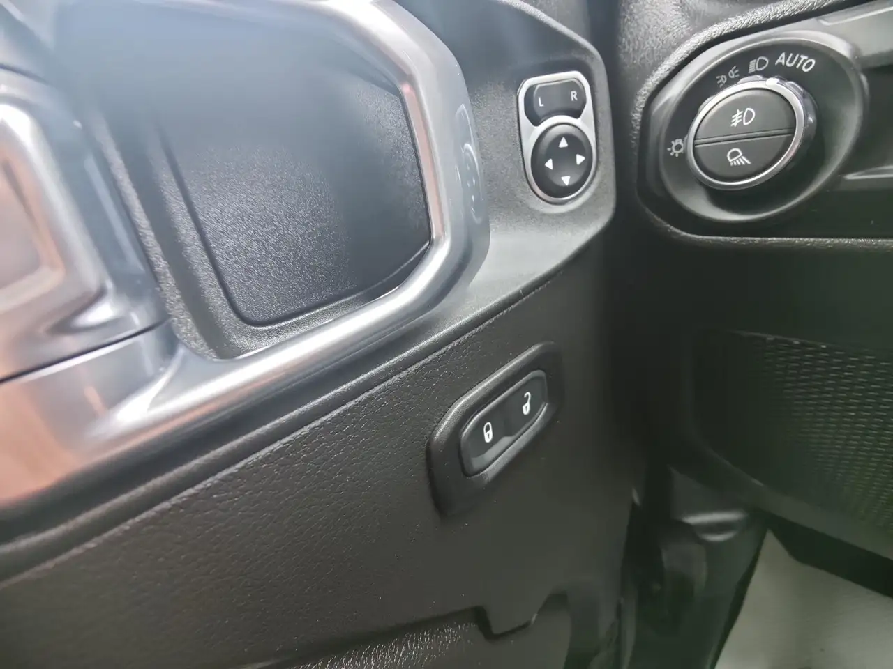 Jeep Gladiator снимка Jeep Gladiator