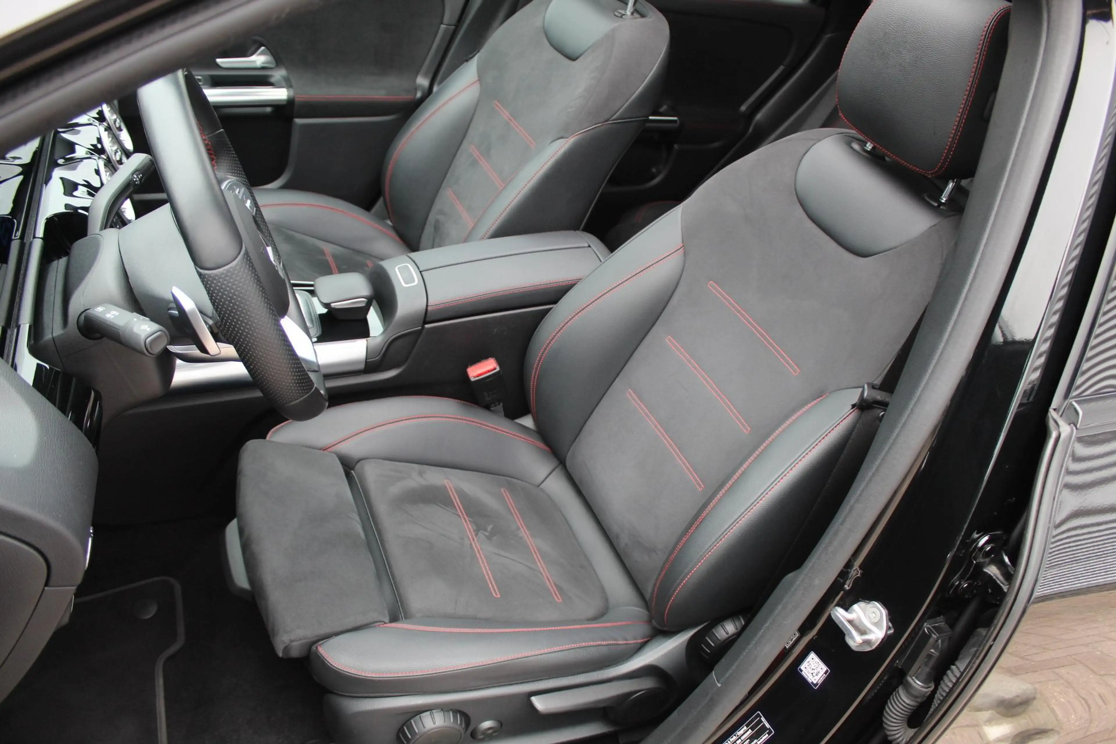 Mercedes-Benz EQA 250 AMG 67 kWh/Pano/20inch/360/sfeer/SOH 94,3% — photo 11