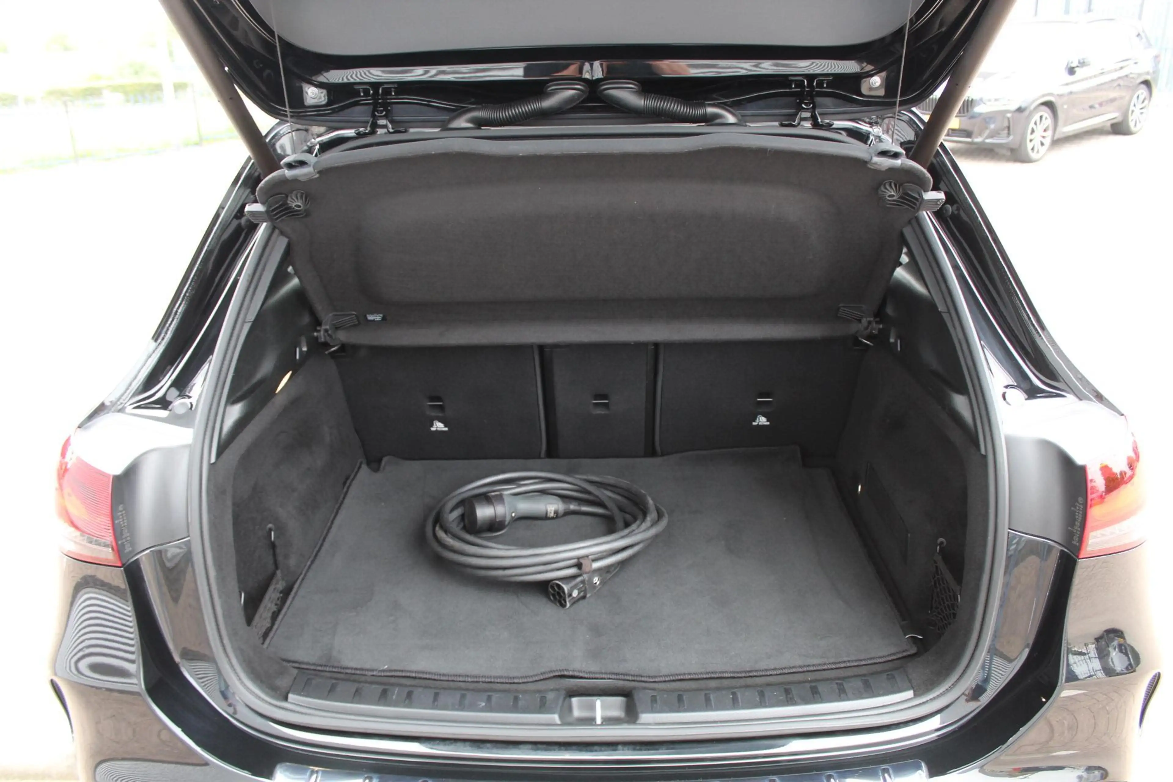Mercedes-Benz EQA 250 AMG 67 kWh/Pano/20inch/360/sfeer/SOH 94,3% — photo 15