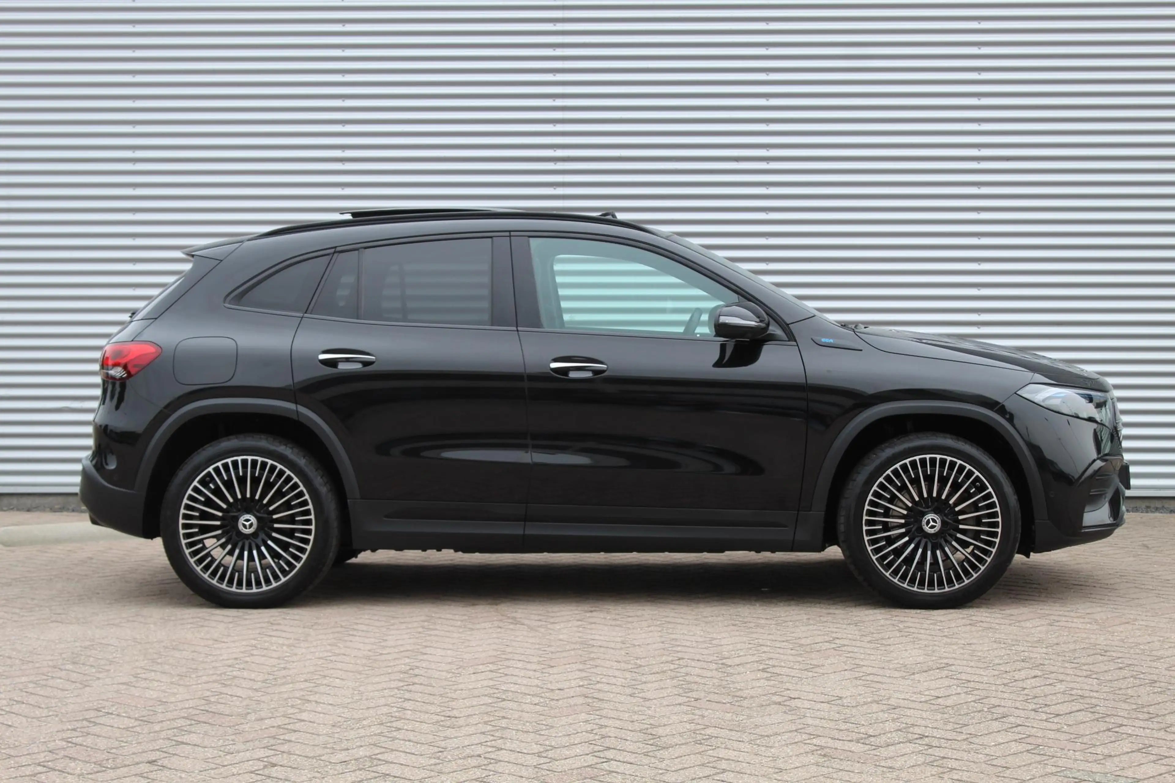 Mercedes-Benz EQA 250 AMG 67 kWh/Pano/20inch/360/sfeer/SOH 94,3% — photo 4