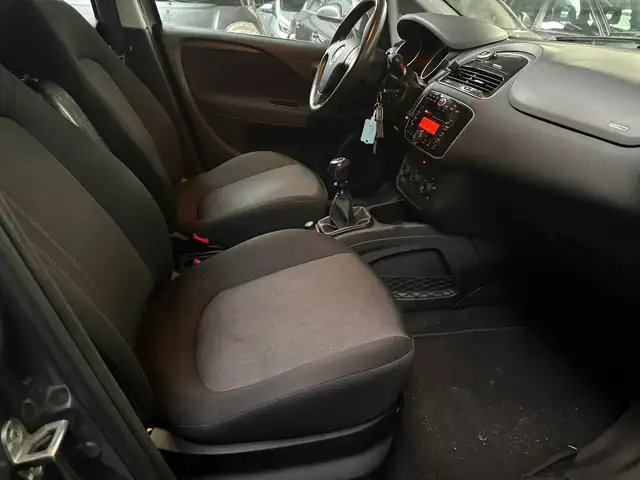 Fiat Punto Evo view 14