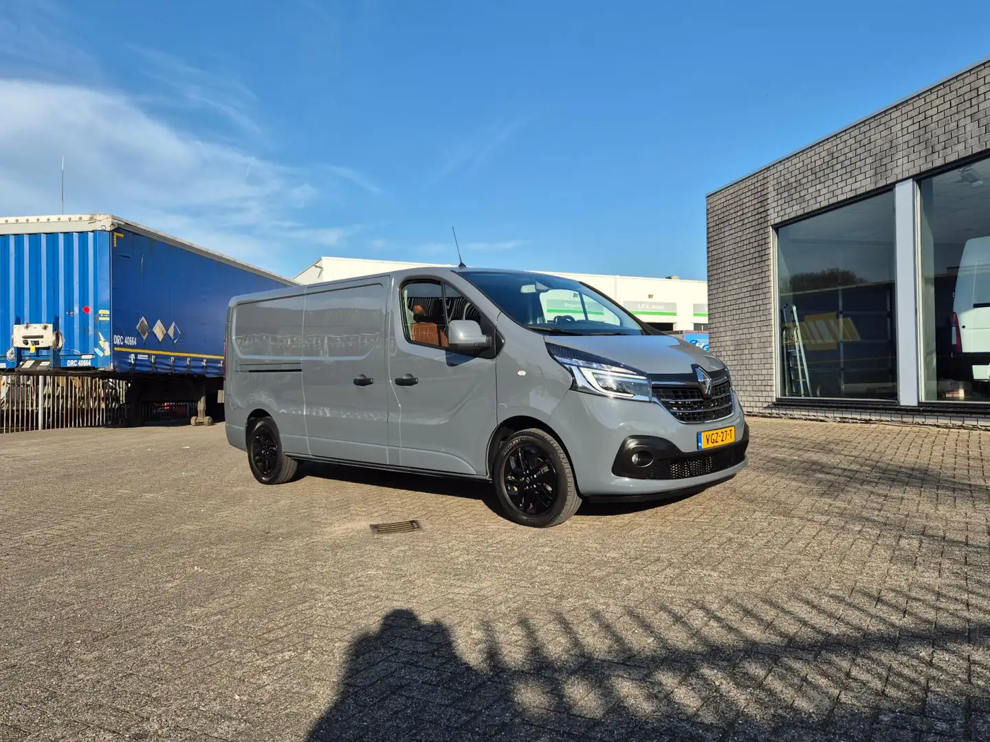 Renault Trafic 2.0 dCi 145pk T29 L2H1 6 versn. automaat Grijs - 2