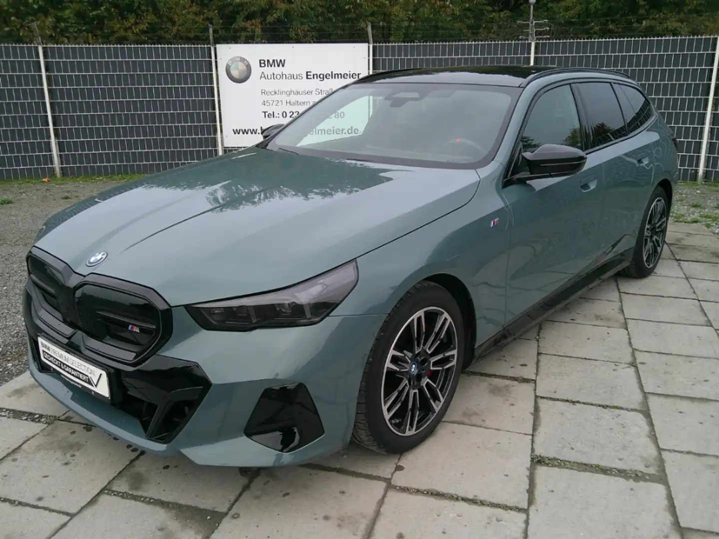 BMW i5 M60 xDrive Tour Glasdach Driv.Prof. AHK el.! Grün - 1