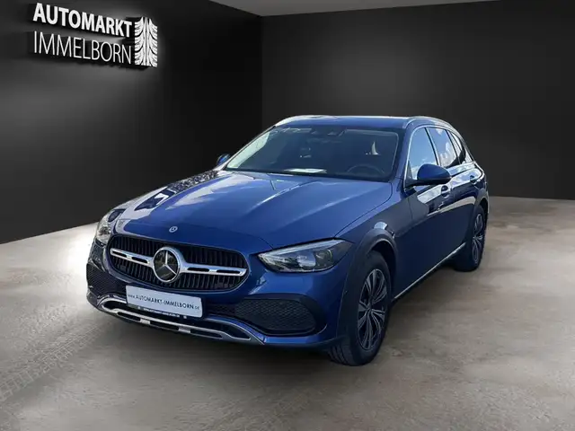 Mercedes-Benz C-Class view 3