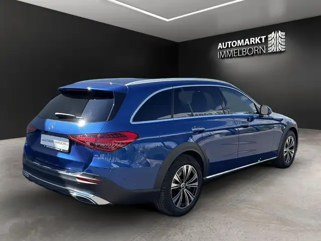 Mercedes-Benz C-Class view 8