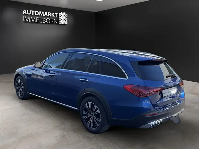 Mercedes-Benz C-Class view 6