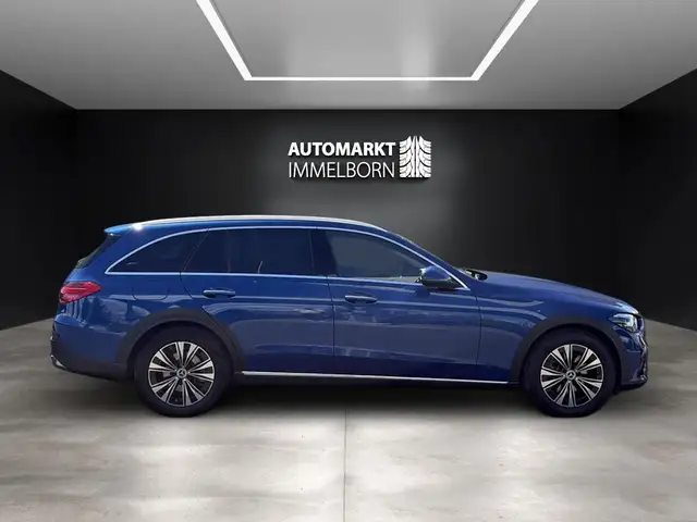 Mercedes-Benz C-Class view 11