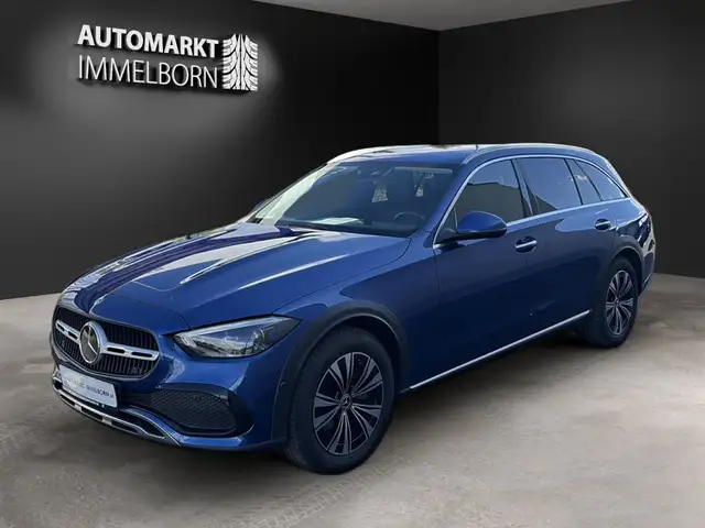 Mercedes-Benz C-Class view 4