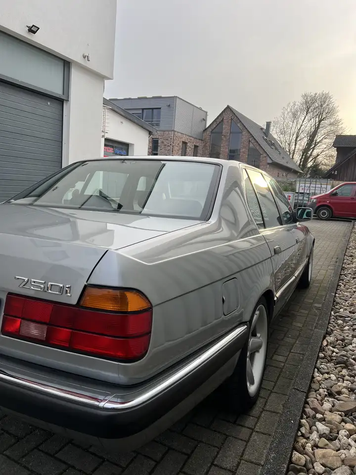 BMW 750i, foto 3