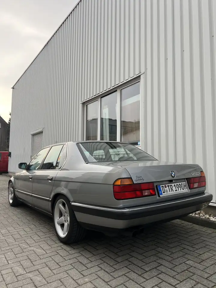 BMW 750i, foto 2