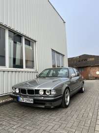 750i