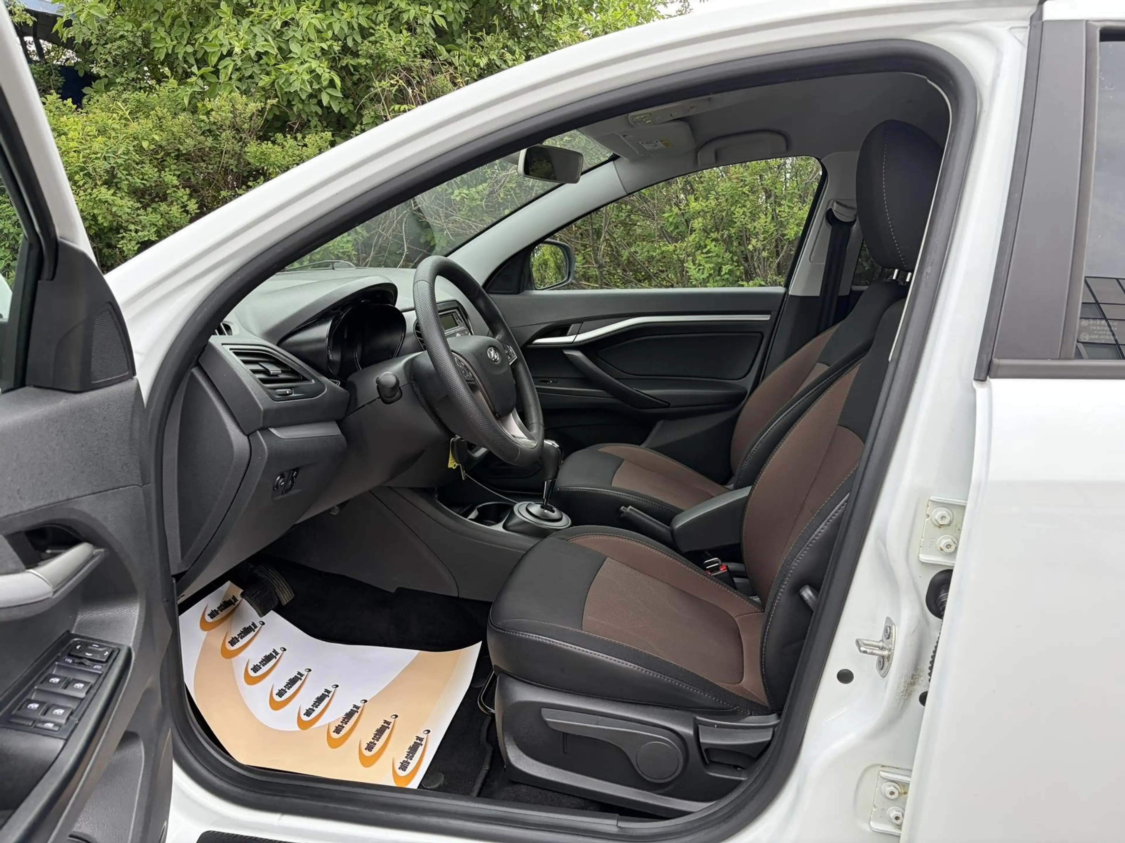 Lada Vesta 1,6 Benzin Automatik PDC Sitzheizung 4Zylinder — photo 8