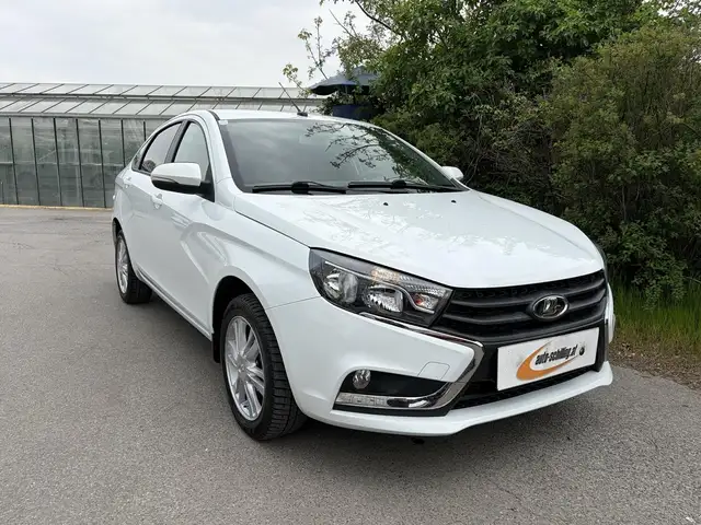 Lada Vesta 1,6 Benzin Automatik PDC Sitzheizung 4Zylinder