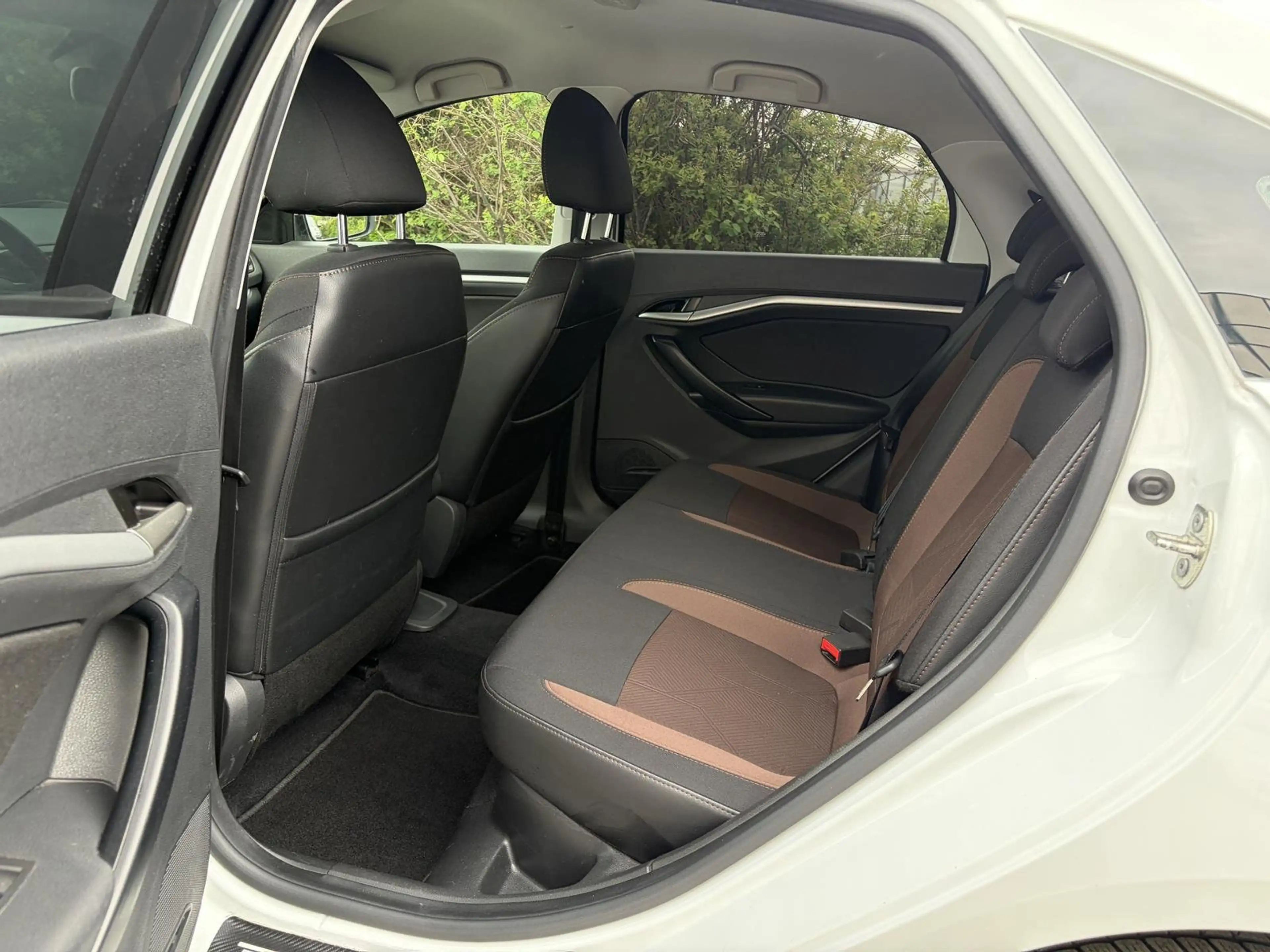 Lada Vesta 1,6 Benzin Automatik PDC Sitzheizung 4Zylinder — photo 9