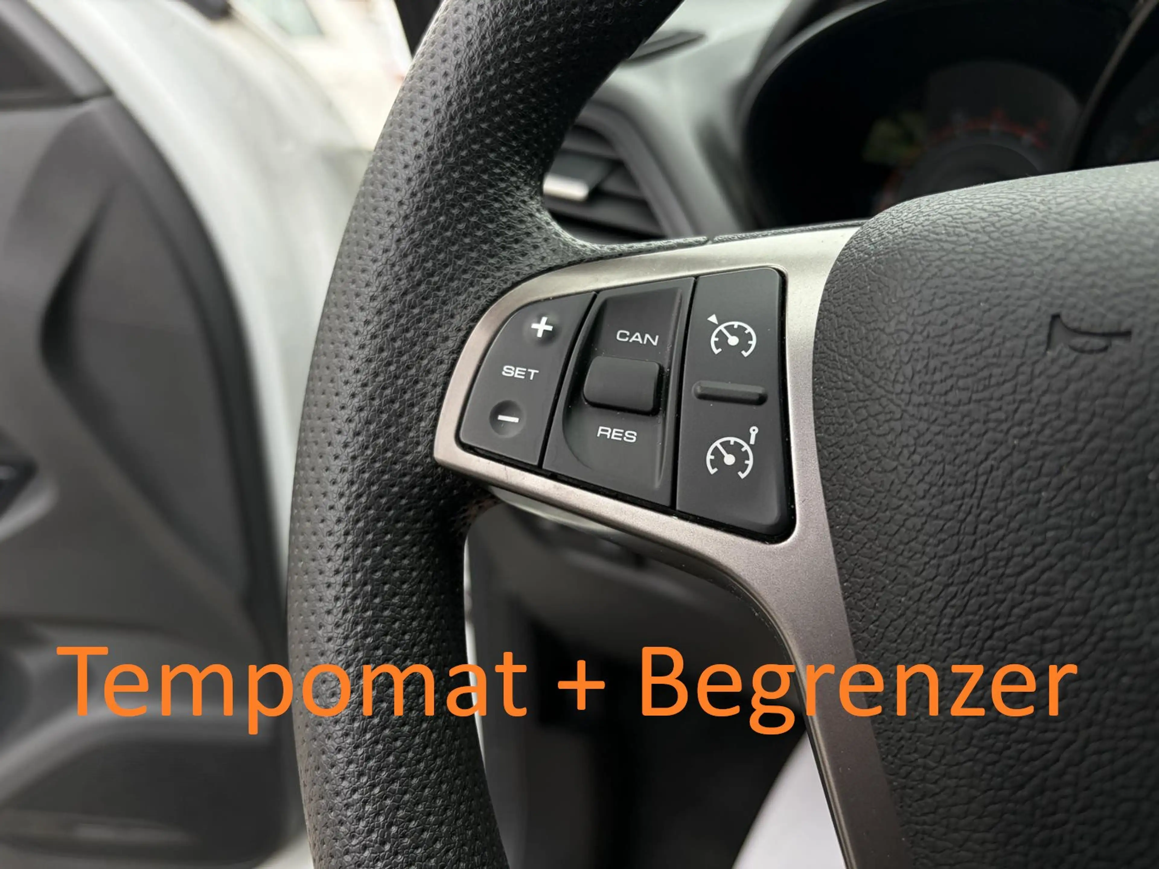 Lada Vesta 1,6 Benzin Automatik PDC Sitzheizung 4Zylinder — photo 14