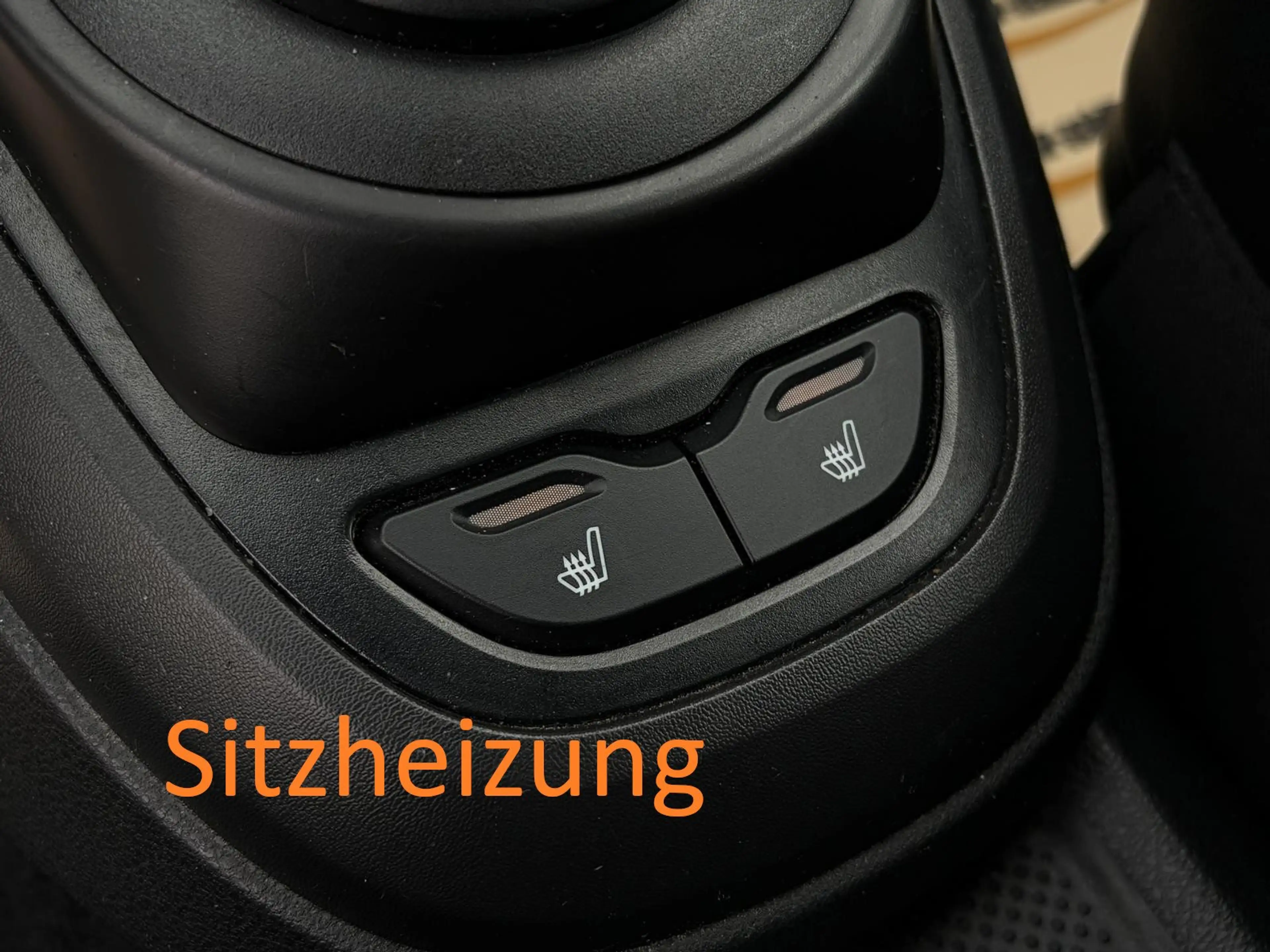 Lada Vesta 1,6 Benzin Automatik PDC Sitzheizung 4Zylinder — photo 11
