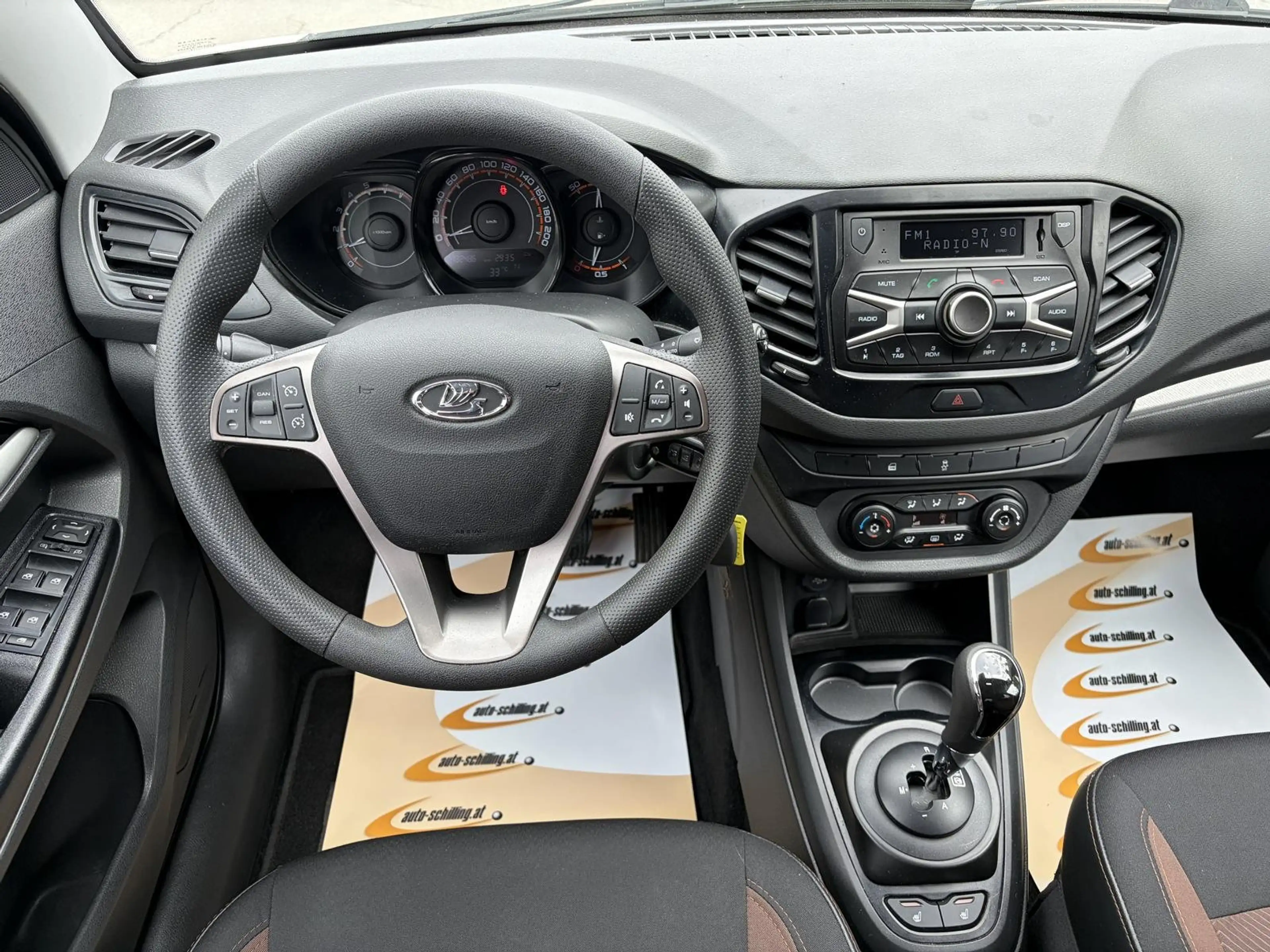 Lada Vesta 1,6 Benzin Automatik PDC Sitzheizung 4Zylinder — photo 7