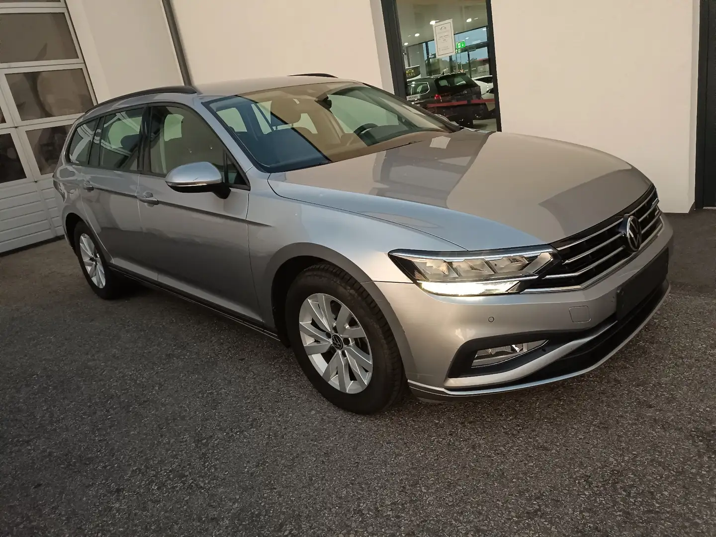 Volkswagen Passat Variant 1,5 TSI,APP-connect, LED, Spurhalteassistent. B2B Silber - 1