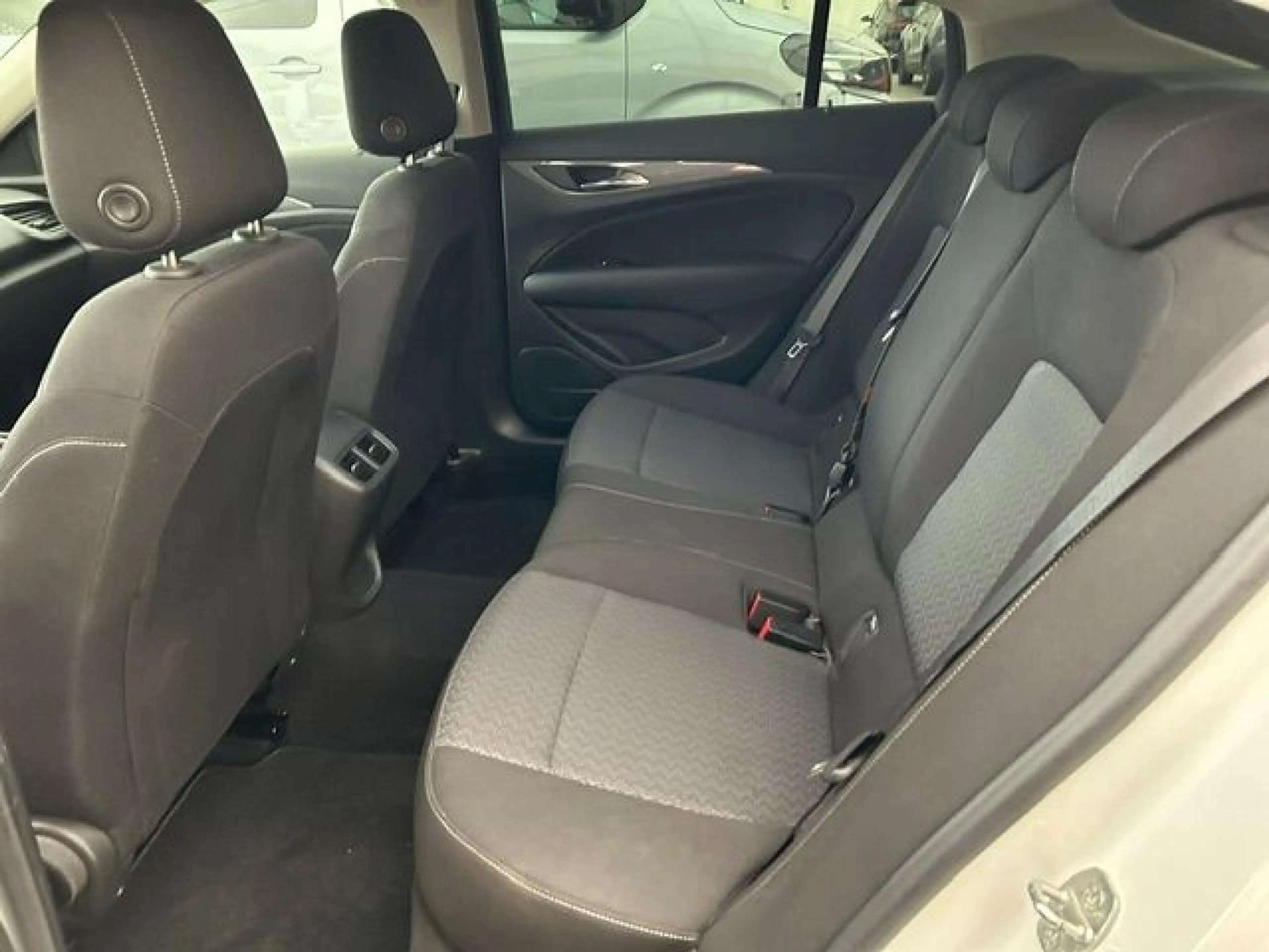 Opel Insignia Edition — photo 13
