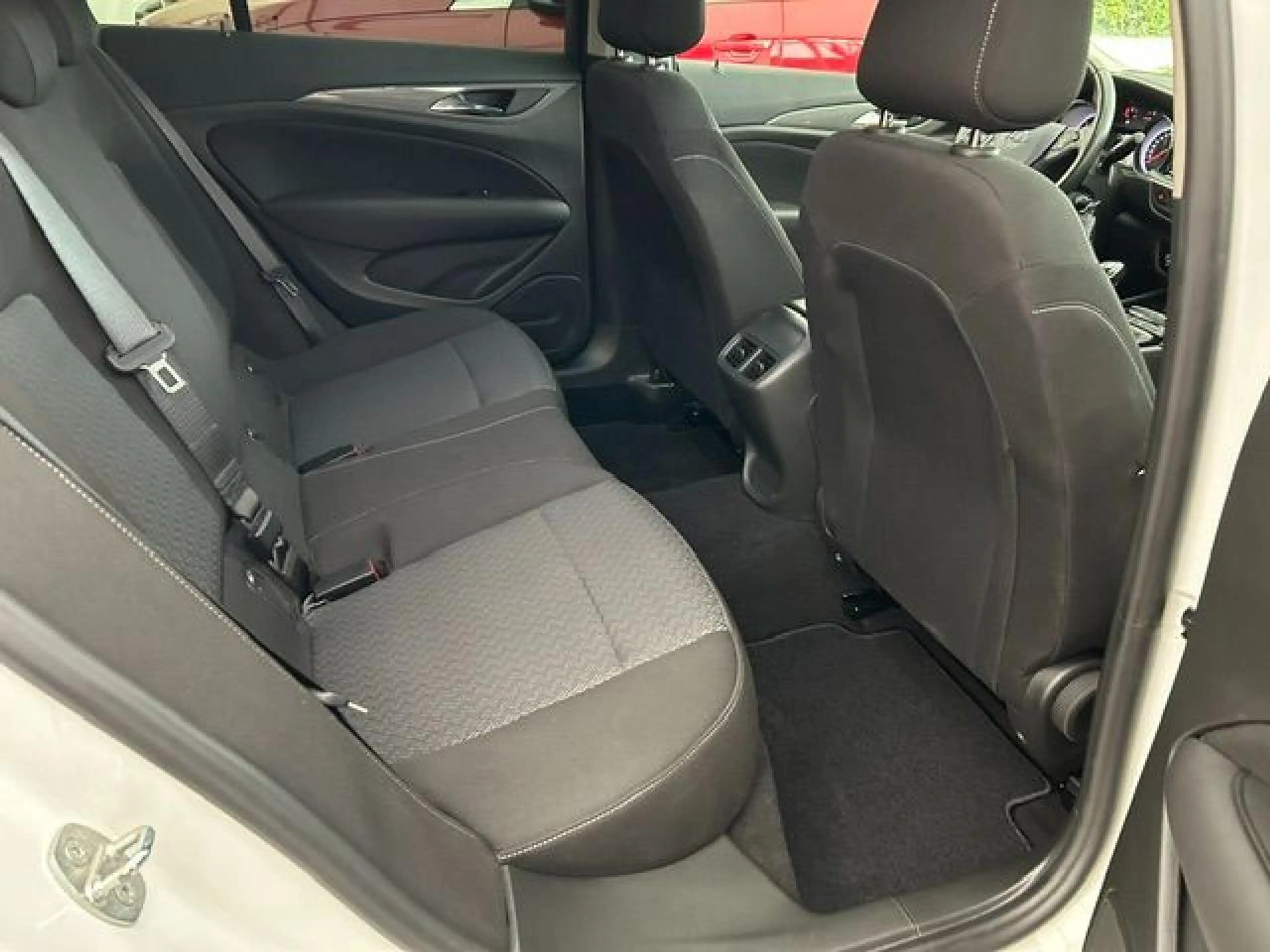 Opel Insignia Edition — photo 15