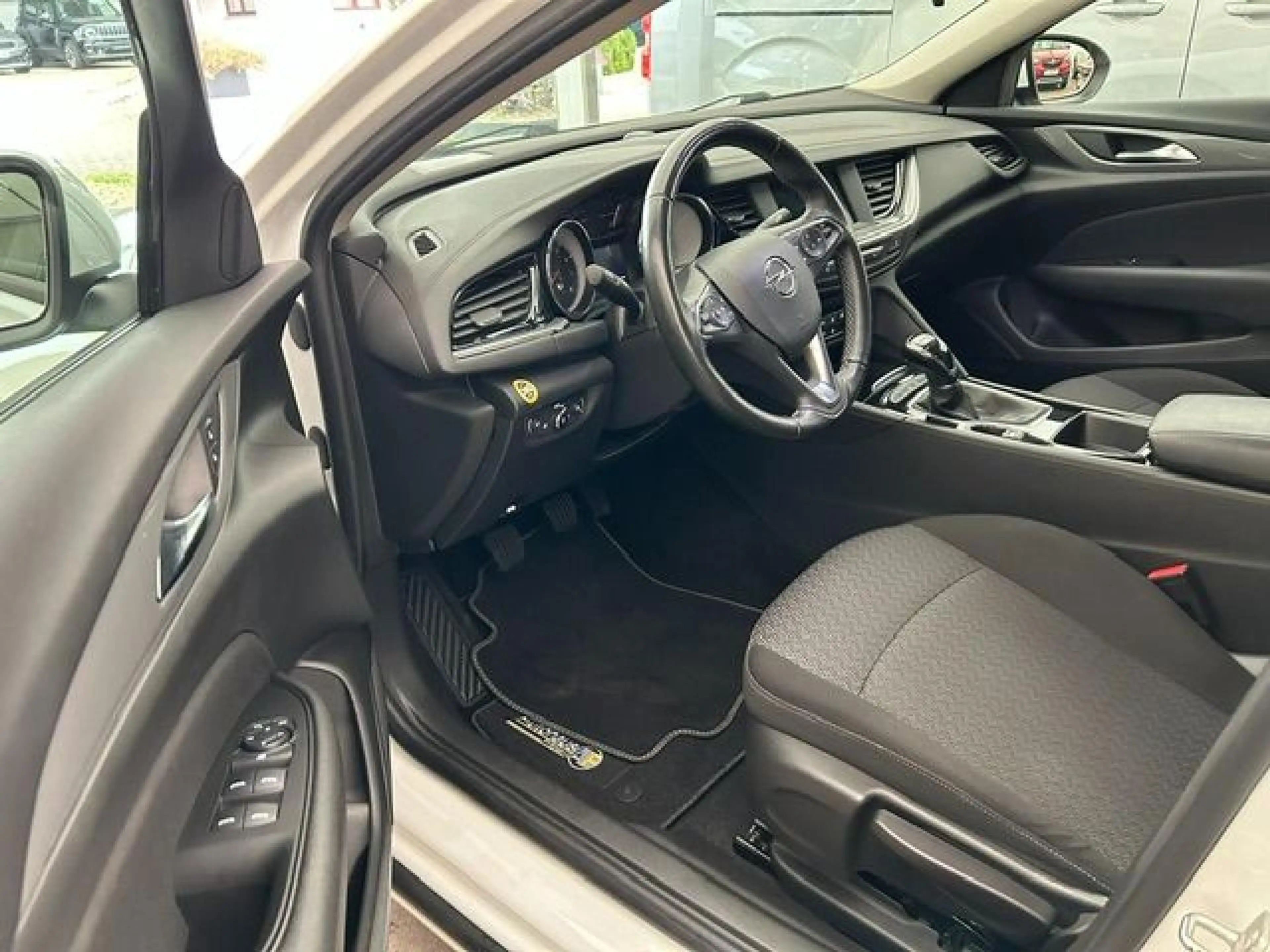 Opel Insignia Edition — photo 9